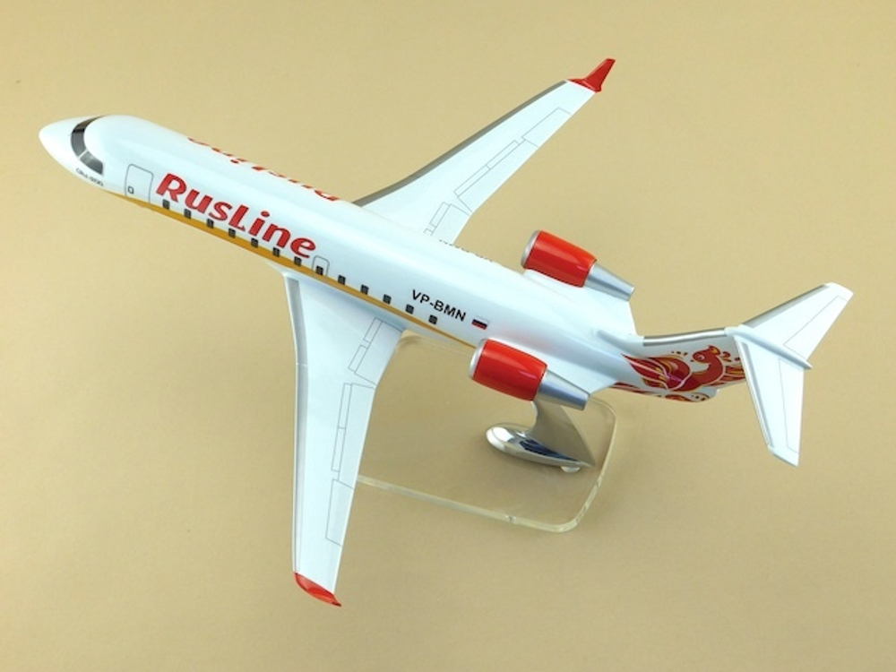 Модель самолета CRJ-200 (М1:72, РусЛайн - white)
