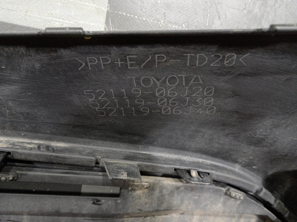 Бампер передний + решетка радиатора Toyota Camry (XV70) 20-нв Б/У Оригинал 521190X962