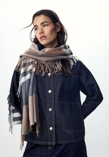 STRADIVARIUS Клетчатый шарф с бахромой, черный