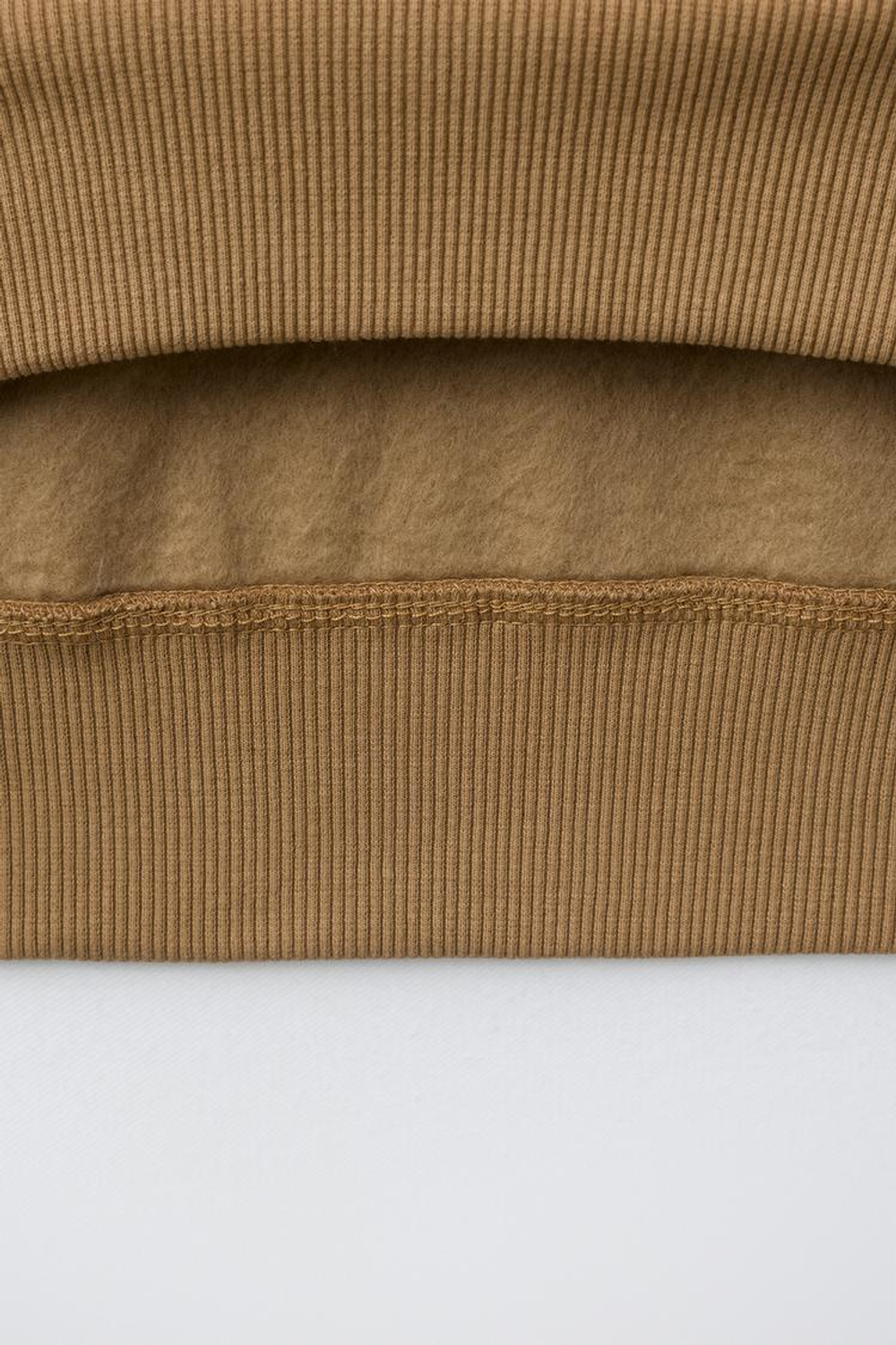 ZARA ТОЛСТОВКА С ПРИНТОМ В СТИЛЕ ПРЕППИ, РЫЖЕВАТО-КОРИЧНЕВЫЙ