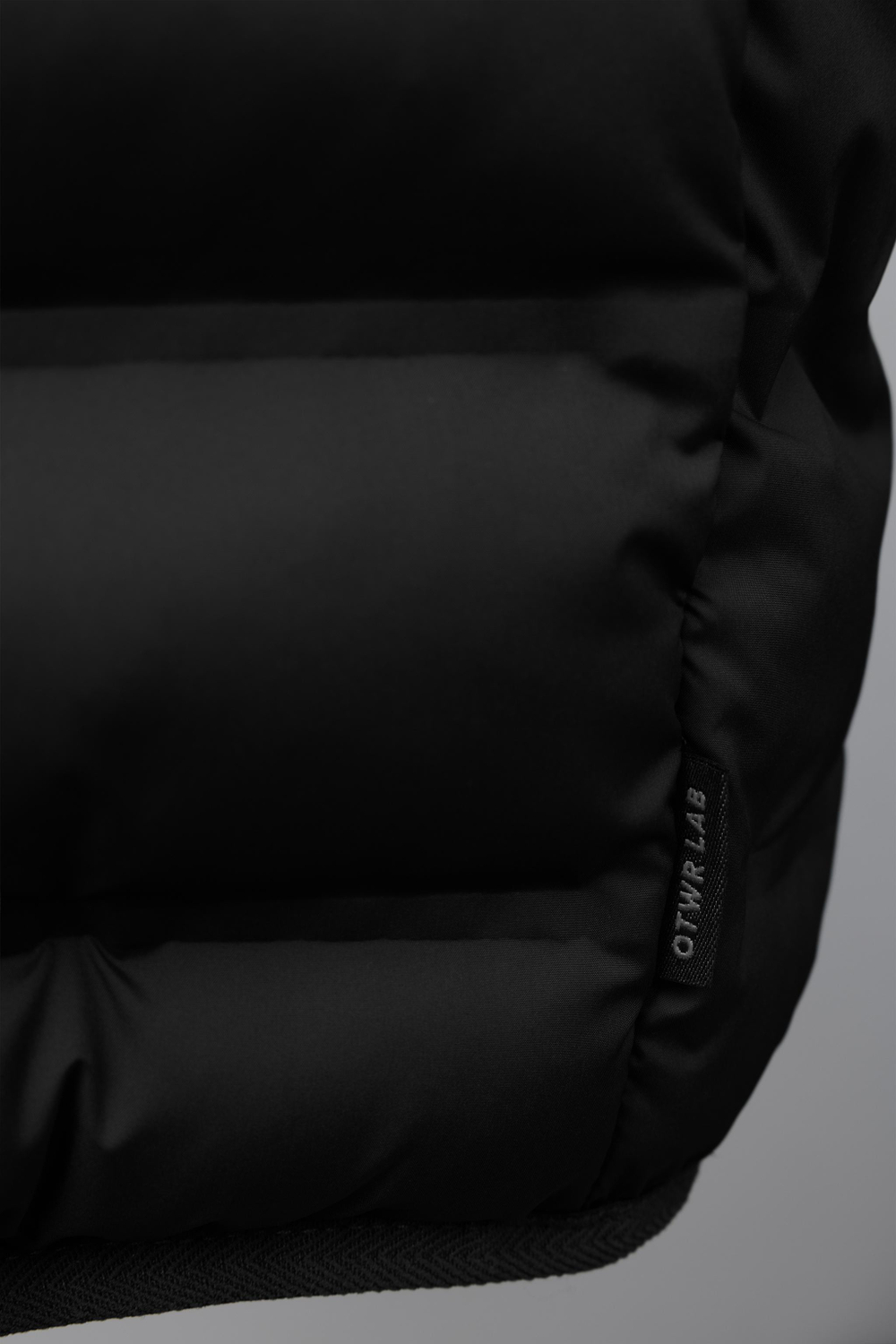 ZARA ЛЕГКИЙ ЖИЛЕТ С КАПЮШОНОМ WATER REPELLENT, ЧЕРНЫЙ