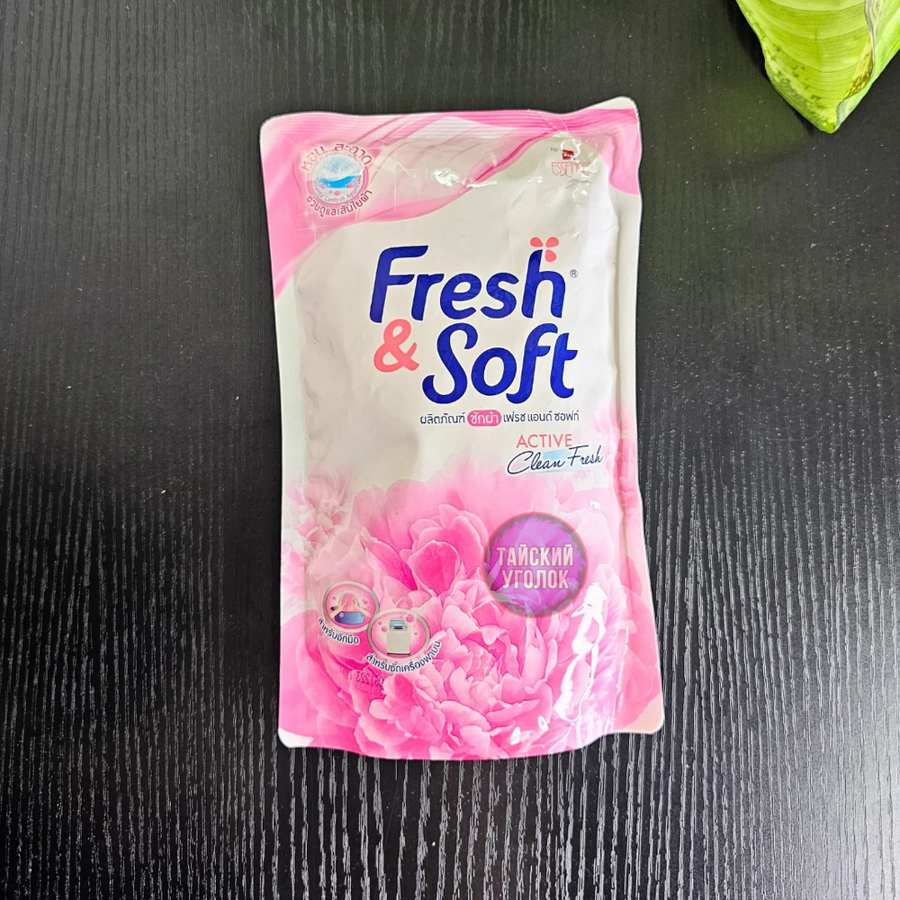 Жидкое средство для стирки LION Fresh and Soft Lovely Kiss (розовый) 400 мл