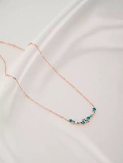 Тонкое колье Млечный путь с зелеными кристаллами Swarovski
