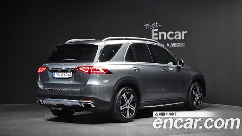 Mercedes-Benz GLE-Class GLE300d 4MATIC — 2020