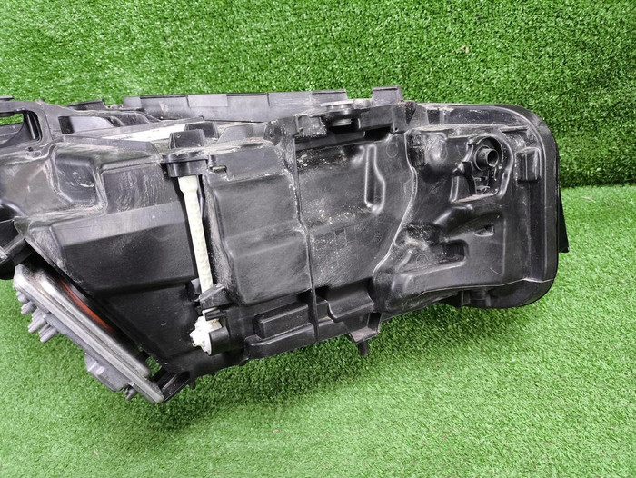 Фара левая BMW 3er G20 (2022-н.в.) LED (В сборе)