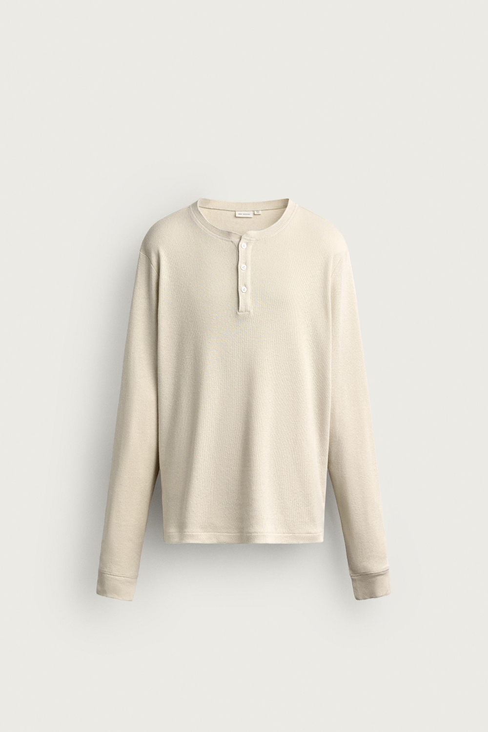 ФУТБОЛКА ИЗ ХЛОПКА И ЛЬНА С ВОРОТНИКОМ НА ПУГОВИЦАХ — ZARA