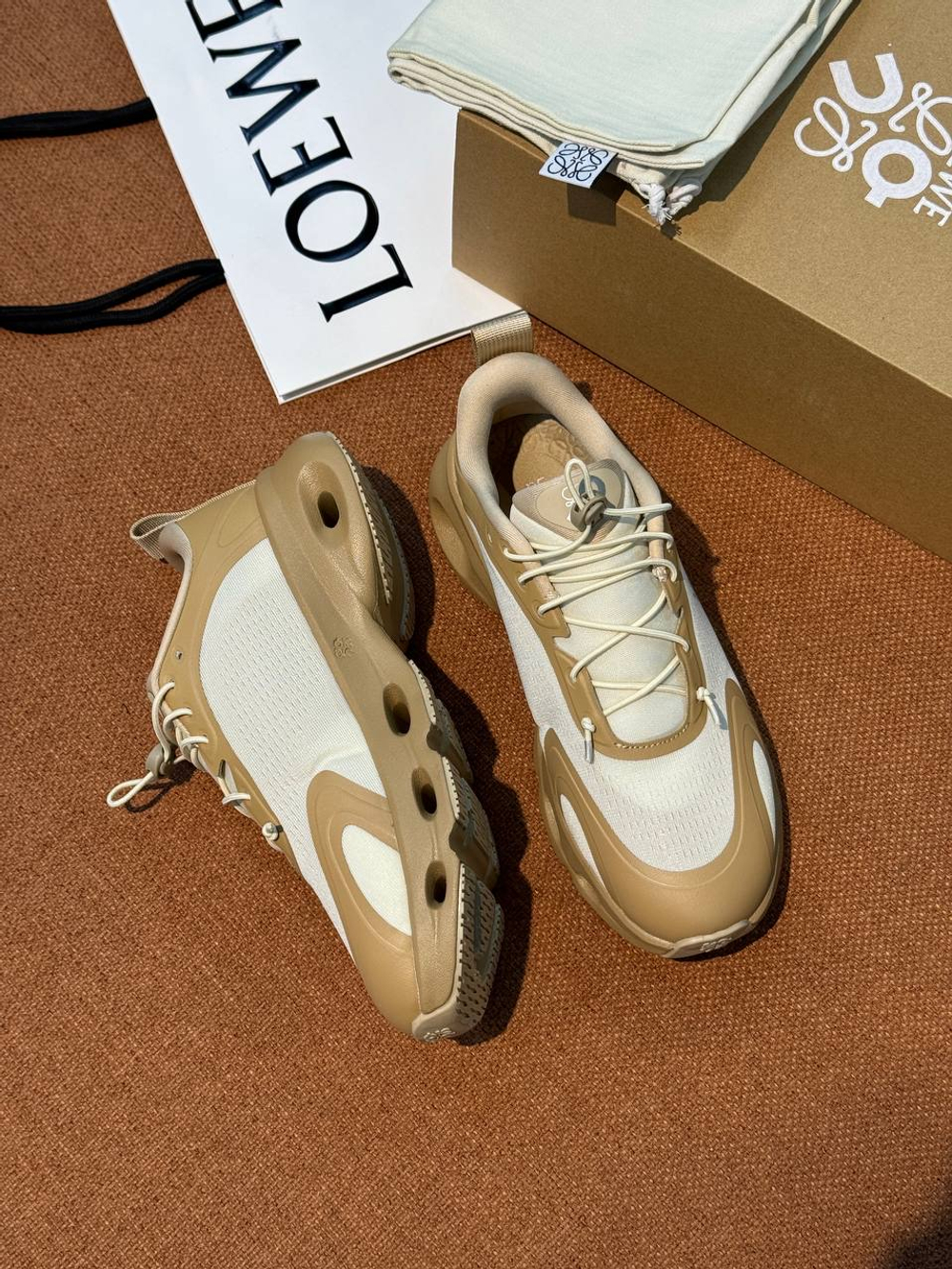 Кроссовки On Running x Loewe