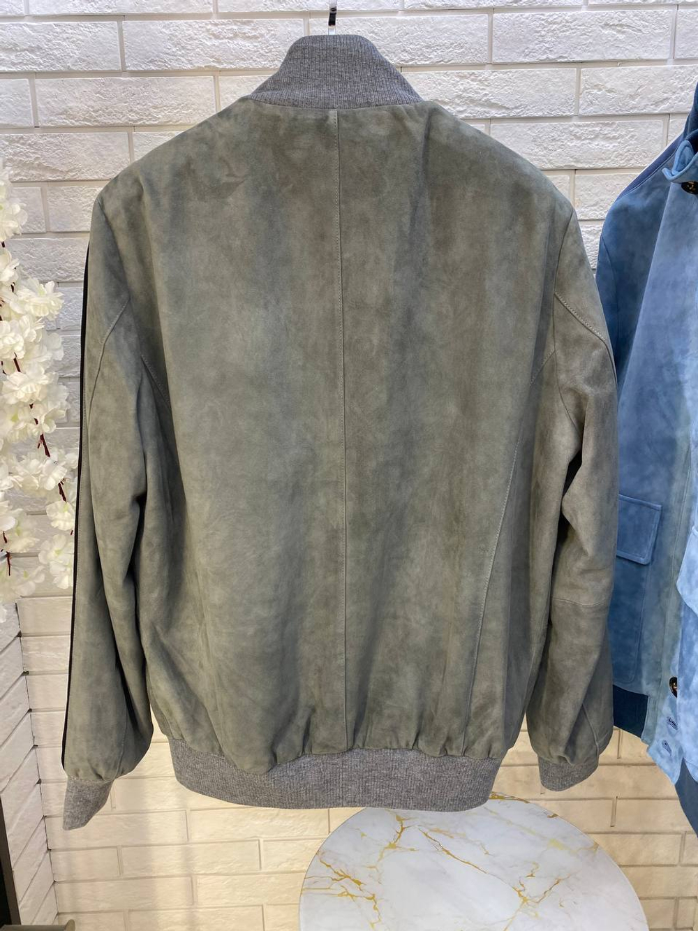 Замшевый бомер Kiton