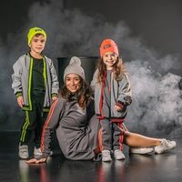 Бомбер из светоотражающего материала "Розовый неон"