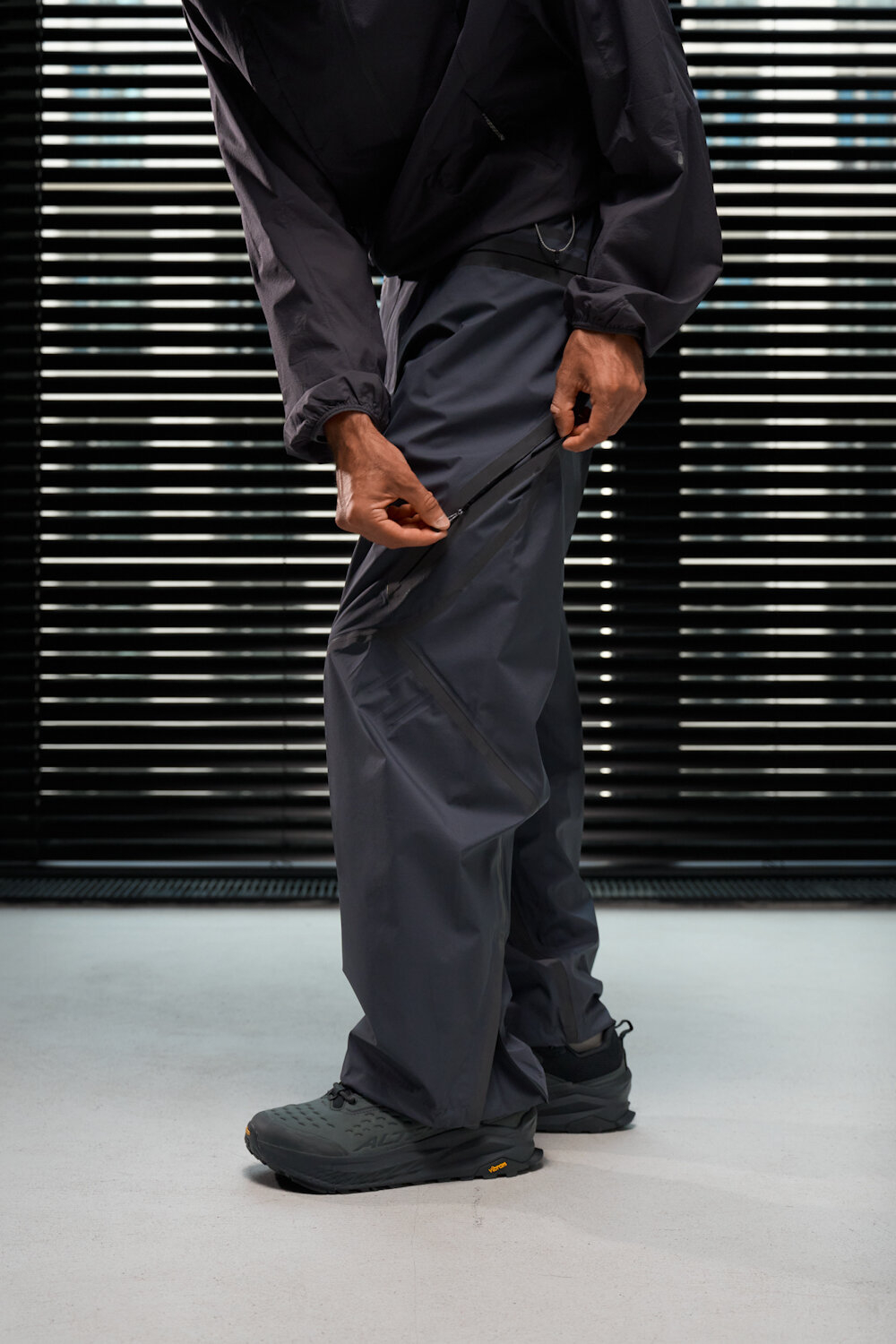 Брюки Blue Monte Geometric-Cut Laminated Trousers "Navy Blue"