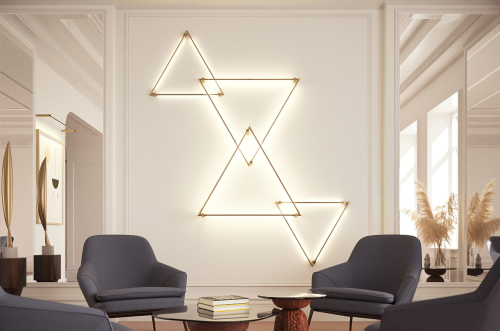 THIN PRIMARIES WALL-MOUNTED TRIANGLE