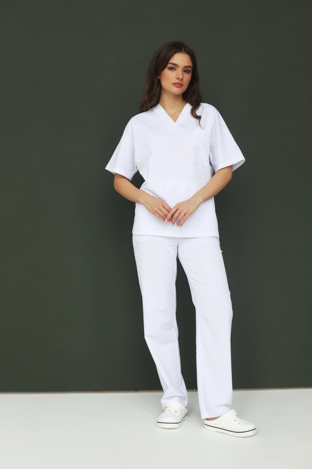 Медицинский костюм Oversize белый вид спереди