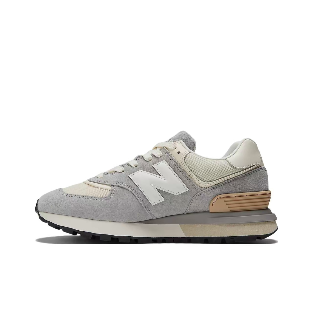 alt="New Balance 574 Legacy Grey Angora U574LGRG серые бежевые вид сбоку на белом фоне"