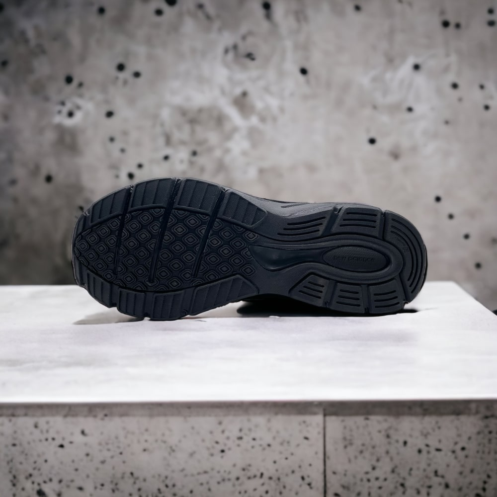 New Balance 990v4 • Black