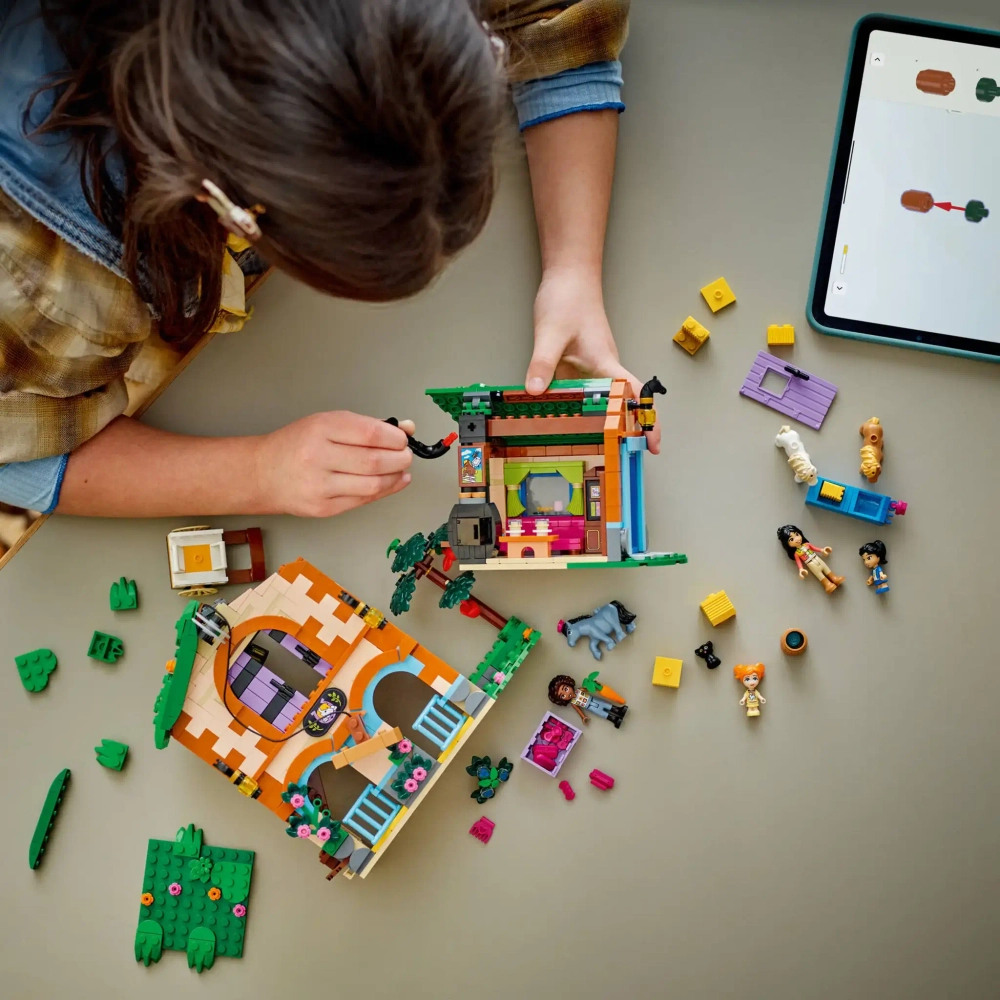 Конструктор LEGO Friends 42654 Ранчо и конюшня для пони