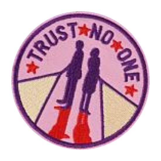 Нашивка "Trust no one" 7.8х7.8 см