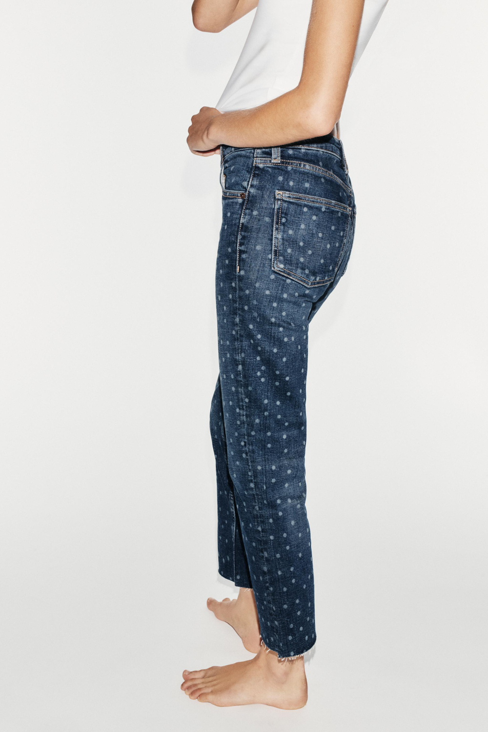ДЖИНСЫ TRF CROPPED FLARE С ВЫСОКОЙ ПОСАДКОЙ И ПРИНТОМ В ГОРОШЕК — ZARA