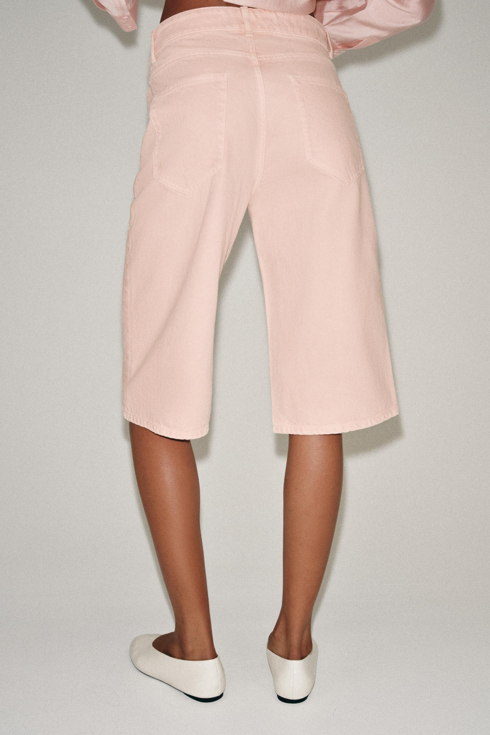 ДЖИНСОВЫЕ ШОРТЫ СО СРЕДНЕЙ ПОСАДКОЙ — ZW COLLECTION — ZARA