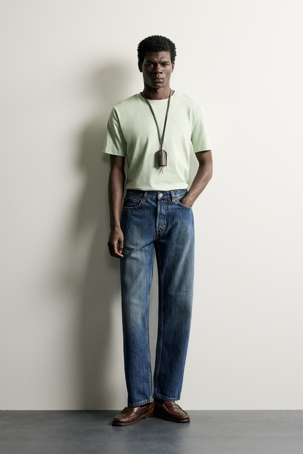 БАЗОВАЯ ФУТБОЛКА SLIM FIT /01 — ZARA