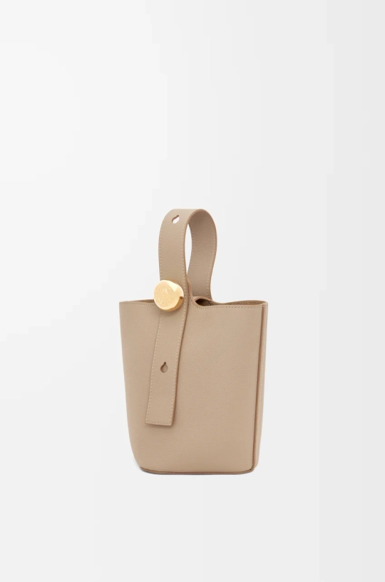 Loewe Мини-сумка-ведро Pebble из мягкой зернистой телячьей кожи, песочный