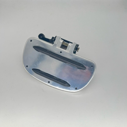 Платформа пассажирская с кронштейном (левая) Yamaha XVZ1300 Royal Star 4YE-27430-00