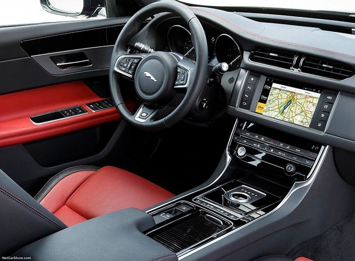 Навигационный блок для Jaguar XF 2015-2021 (комплектации с 8" экраном) - Carsys RR-2 на Android 9 и