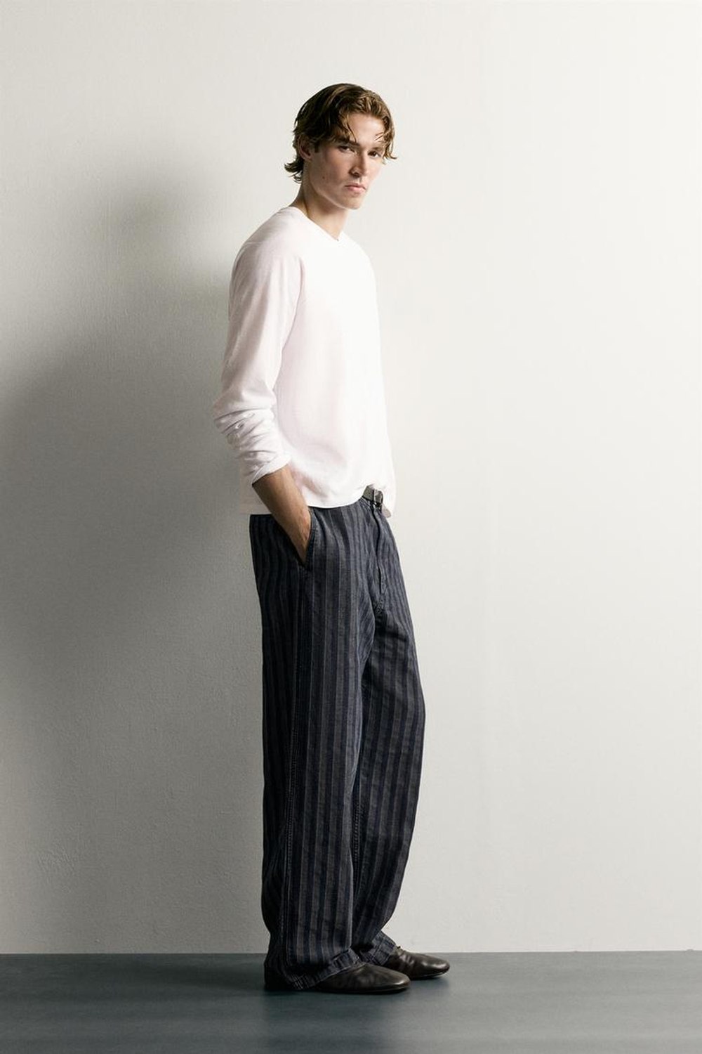 ZARA БРЮКИ ЧИНОС RELAXED FIT В ПОЛОСКУ, СИНИЙ