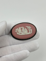 Брошь Wedgwood розовая