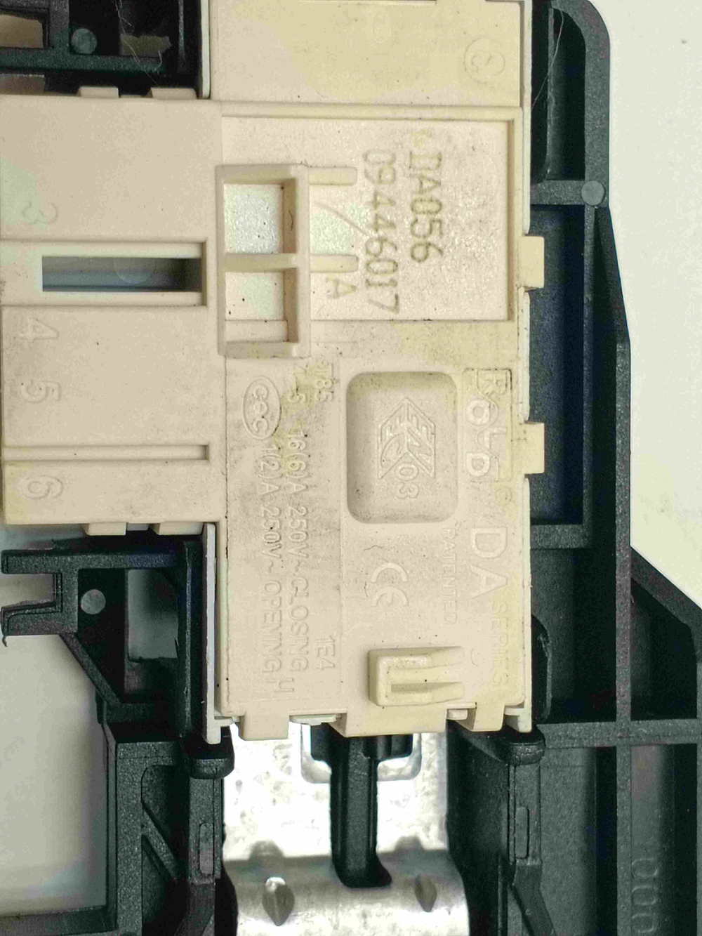LS60840L кт224 Блокировка люка для стиральной машины AEG LS60840L б/у