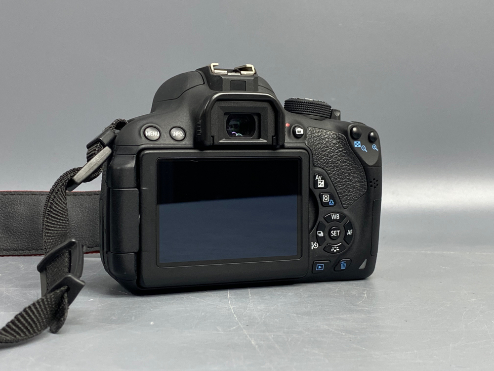 Canon 700D Kit 18-55 IS STM 5.300 кадров