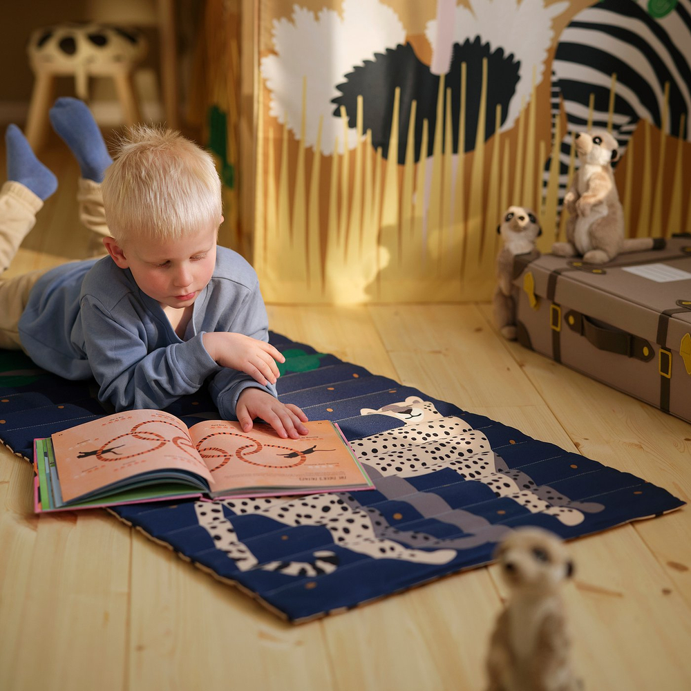IKEA SANDLÖPARE  (ИКЕА САНДЛЁПАРЕ)  -  Коврик стёганый - тёмно-синий/гепард саванна, 60x140 см