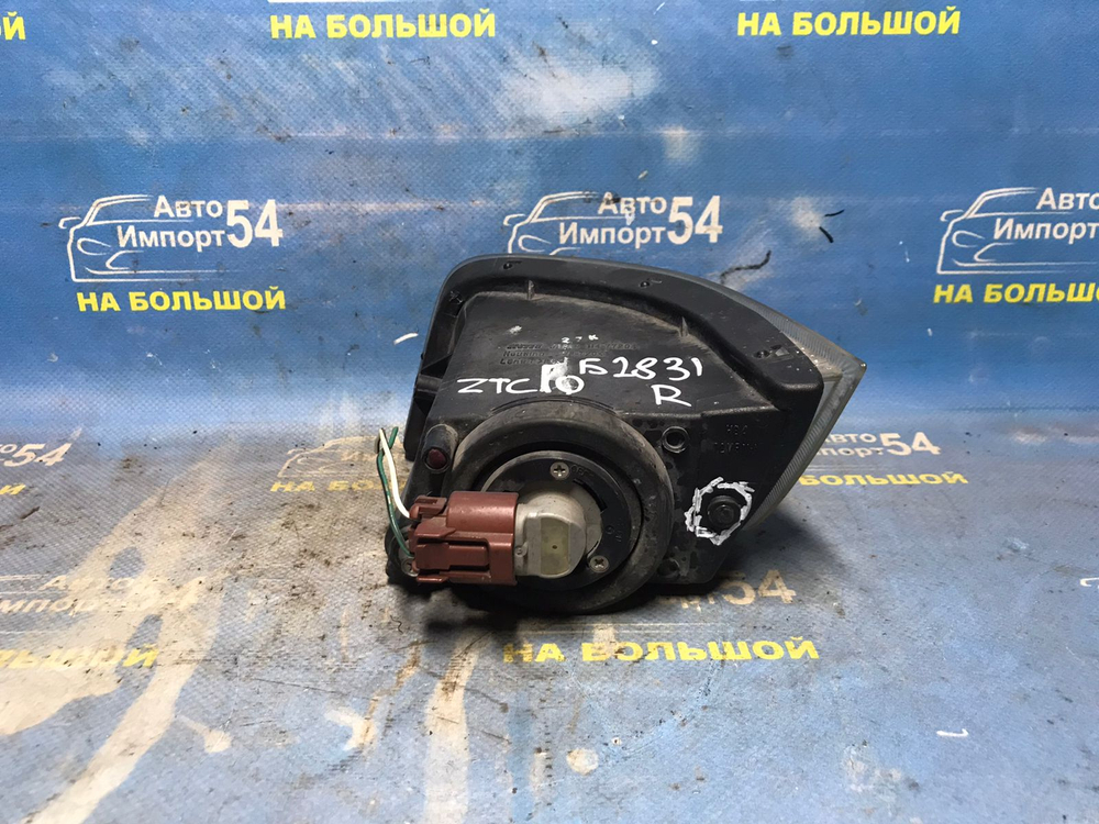 Туманка правая TOYOTA OPA 2000-2005