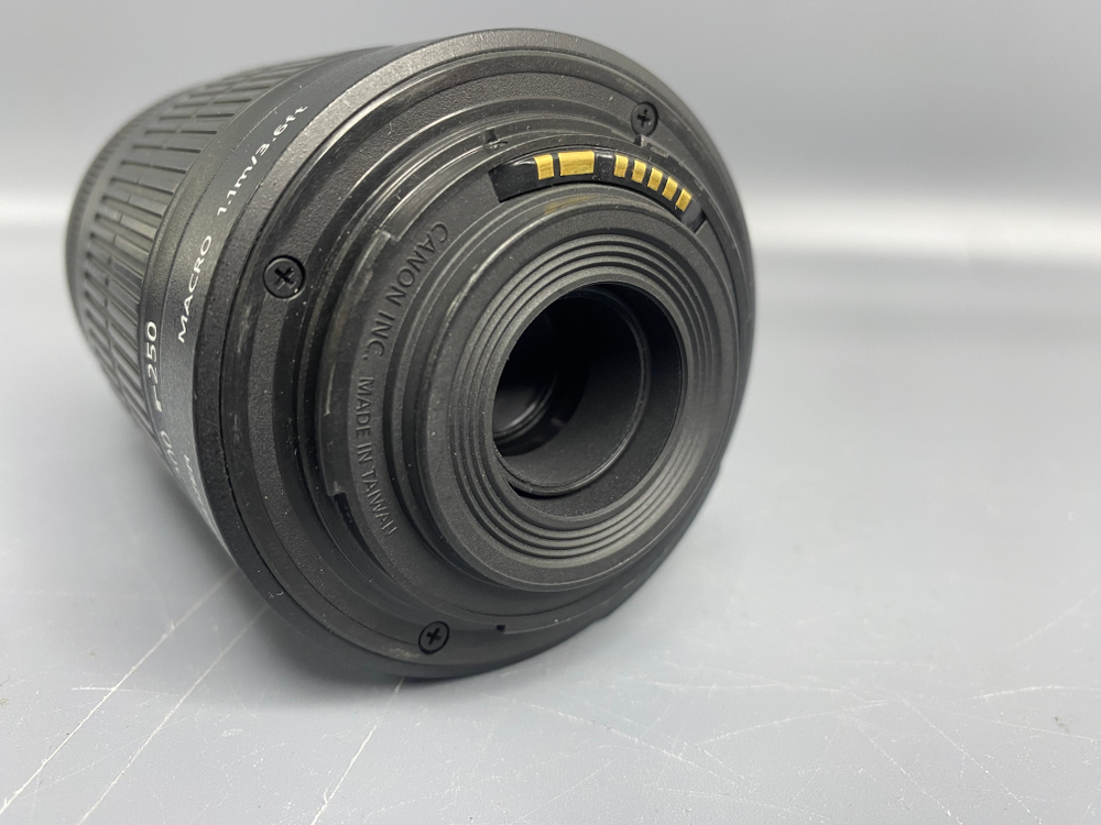 Canon EF-S 55-200mm 4-5.6 II IS