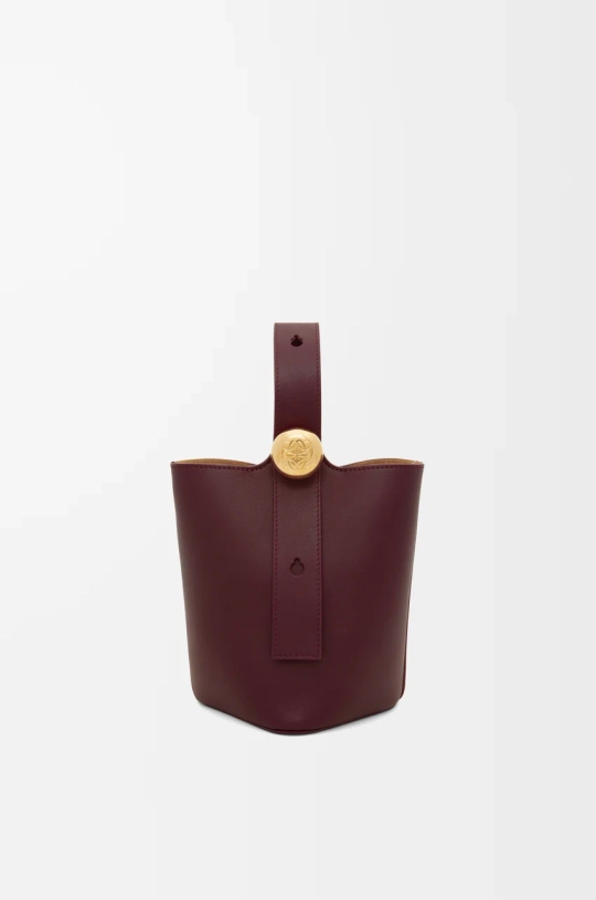 Loewe Мини-сумка-ведро Pebble из гладкой телячьей кожи, бургунди