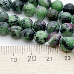 Цоизит бусины, диаметр 8,4-8,6 мм, цена за 22-23 шт (1/2 нити)