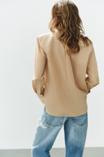 РУБАШКА В ПОЛОСКУ С ПОДПЛЕЧНИКАМИ — ZARA