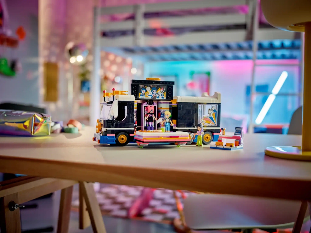 Конструктор LEGO Friends 42619 Автобус для гастролей поп-звездной музыки