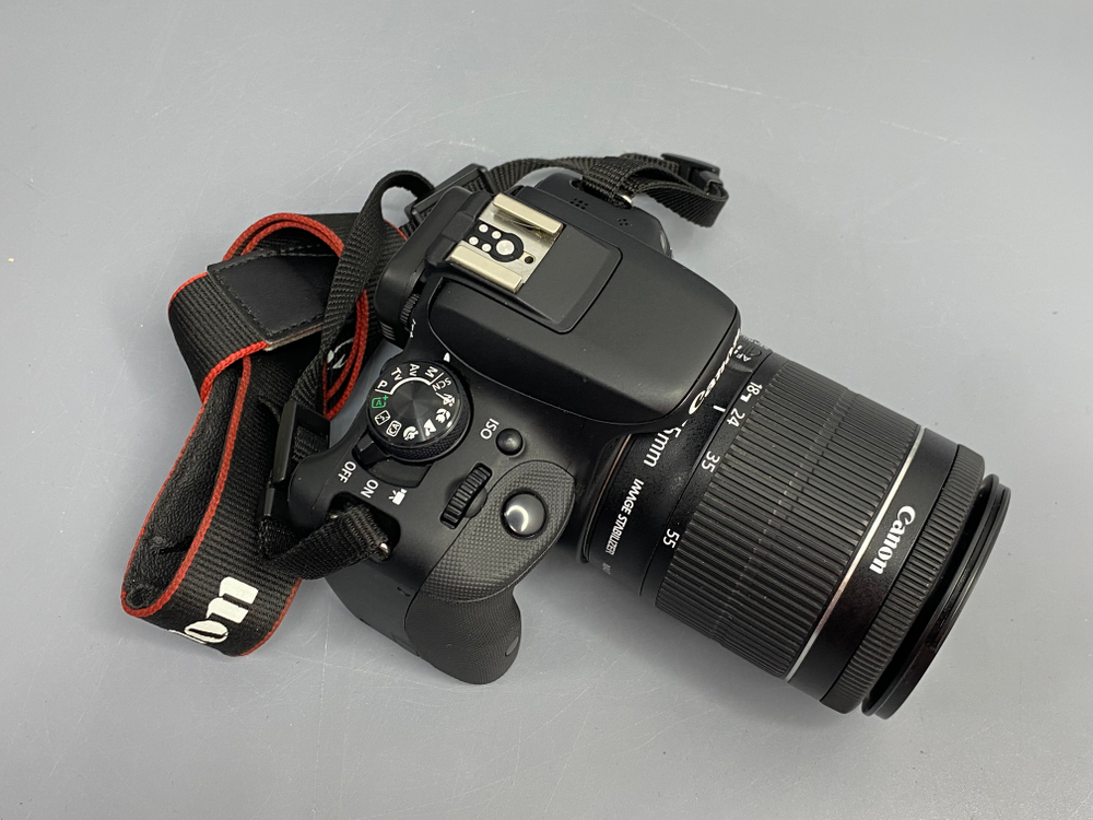 Canon 100D Kit 18-55mm IS STM 4.900 кадров