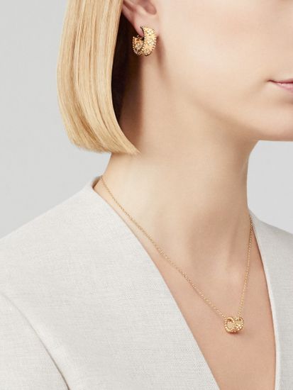 Серьги-кольца Perlee clovers Van Cleef & Arpels