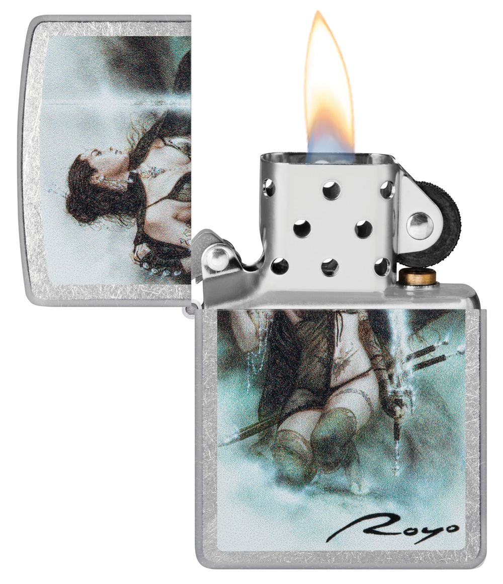 Зажигалка Zippo Luis Royo с покрытием Street Chrome, латунь/сталь, серебристая, 38x13x57 мм