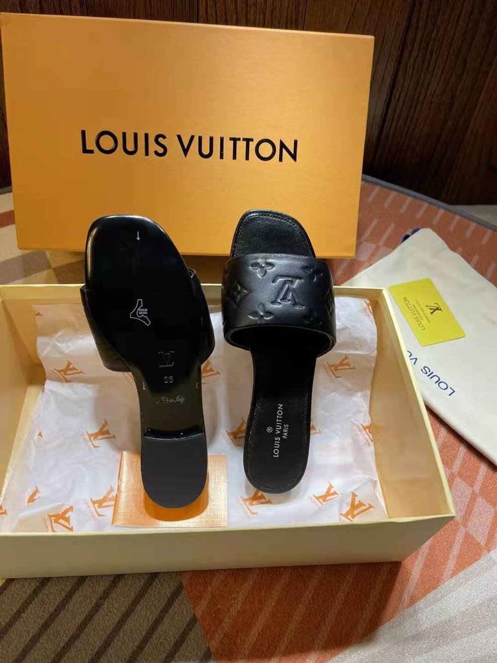 Шлепанцы Louis Vuitton