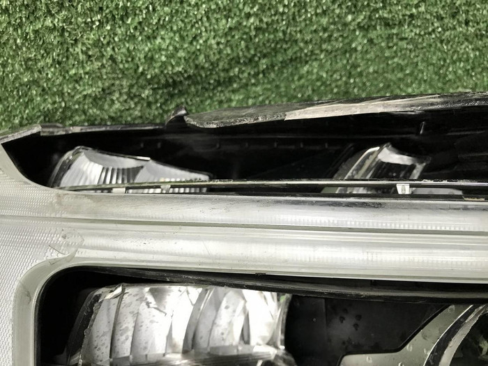 Битая Фара правая Volvo XC60 2 (2017-2021) LED