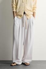 БРЮКИ RELAXED FIT ИЗ СТРУЯЩЕЙСЯ ТКАНИ — ZARA · 7446/306