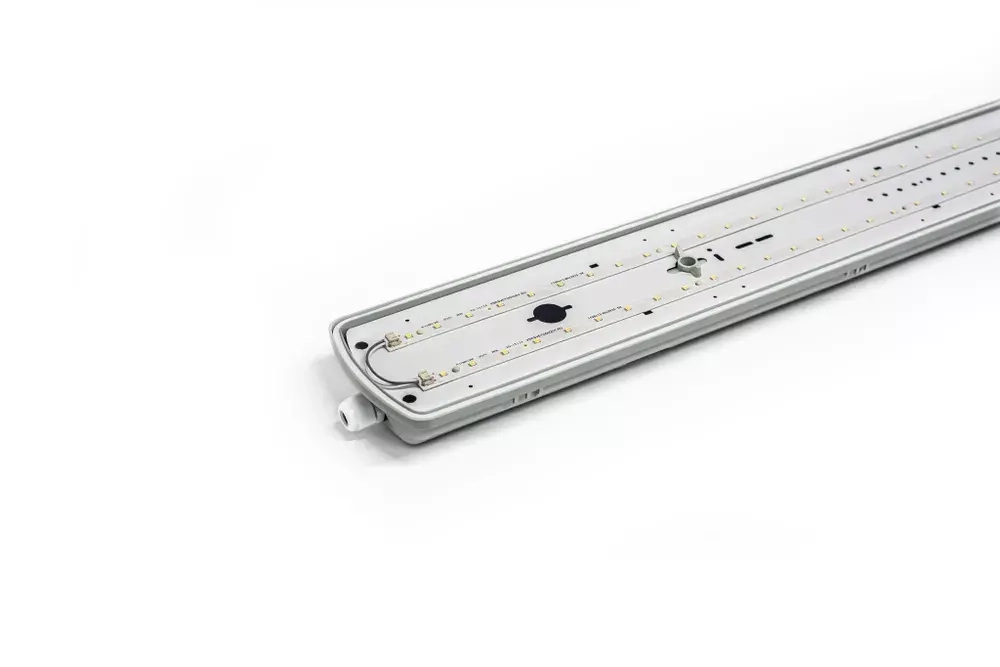 Светильник LED ДСП Айсберг 40W-5000Лм IP65 5000К прозрачн. с БАП 1ч 1262х124х85мм vs101-40-tr-5k-li1h
