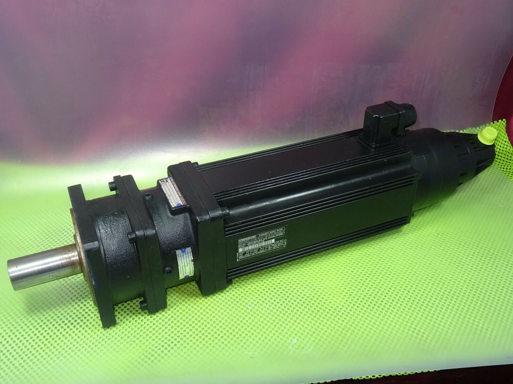 Rexroth Indramat MAC090C-0-GD-4-C/110-B-0/WI520LV Rexroth Indramat MAC090C-0-GD-4-C/110-B-0/WI520LV