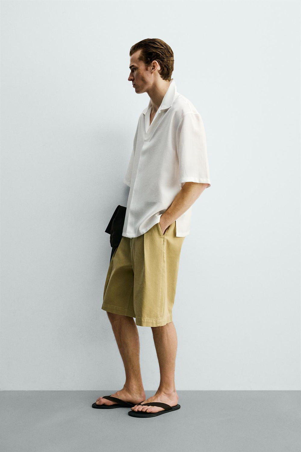 ZARA РУБАШКА RELAXED FIT ИЗ СТРУЯЩЕЙСЯ ТКАНИ, ЖЕЛТОВАТО-БЕЛЫЙ
