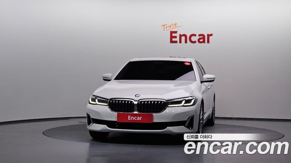 BMW 5-Series 520i Luxury — 2021