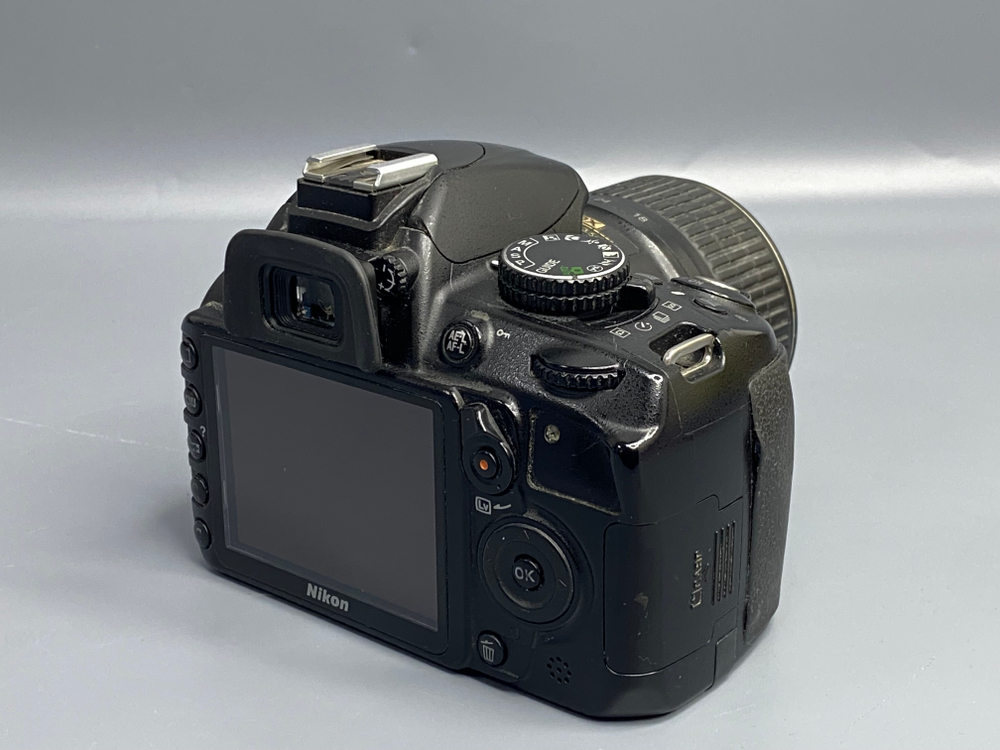 Nikon D3100 Kit 18–55mm — 111 500 кадров