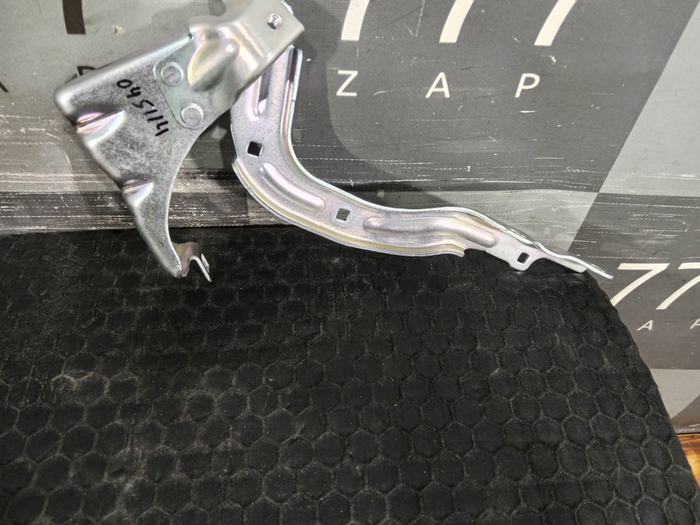 Петля капота левая Geely Coolray 19-нв Новая Оригинал 5032037600