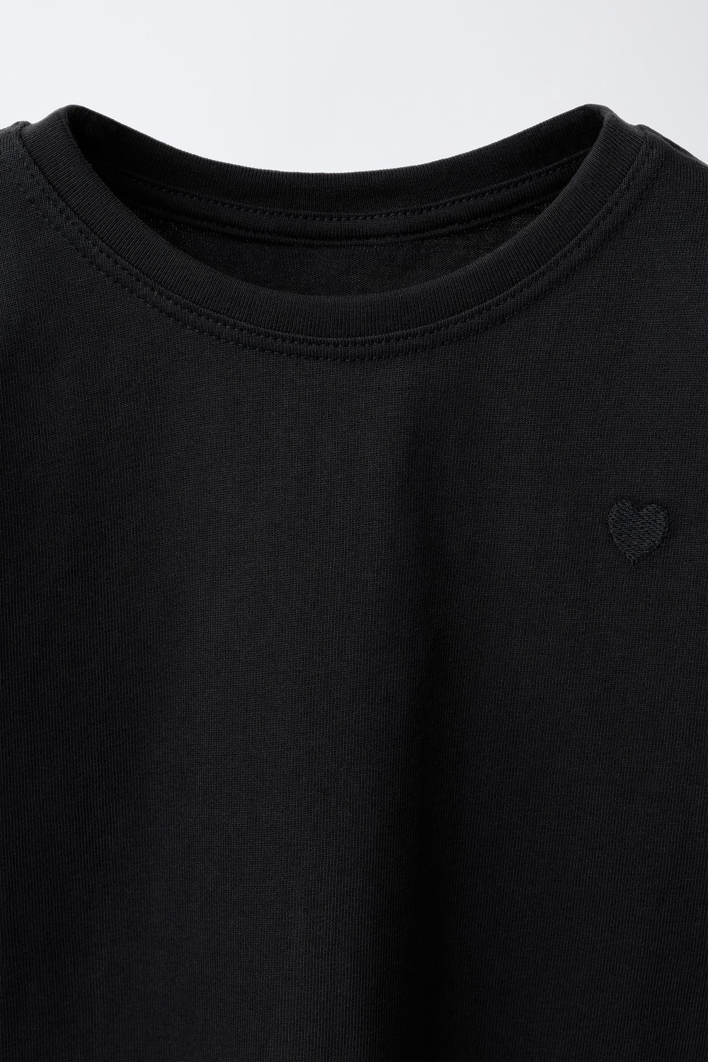 ZARA ФУТБОЛКА С ВЫШИВКОЙ «СЕРДЦЕ», ЧЕРНЫЙ